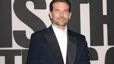 SVI SE PITAJU ŠTA MU SE DESILO: Bredli Kuper došao ovakav na premijeru filma i zabrionuo obožavaoce (FOTO) 