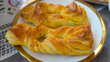 ДОМАЋИ ЛИСНАТИ ПРУТИЋИ СА СИРОМ: Припрема је занимљива и лака, а резултат је права фантазија укуса (РЕЦЕПТ/ ВИДЕО)