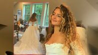 МАЈКА САШИЛА ЋЕРКИ ВЕНЧАНИЦУ ОД СТАРЕ ПОСТЕЉИНЕ: Млада је тражила нешто посебно, а сада о њеној прелепој хаљини прича цео свет (ВИДЕО)