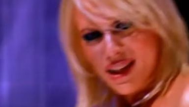 БИЛА ЈЕ НАЈСЕКСЕПИЛНИЈА ВОДИТЕЉКА У СРБИЈИ ДЕВЕДЕСЕТИХ, ПА У ЈЕКУ ПОПУЛАРНОСТИ НЕСТАЛА: Удала се за фудбалера, развела, одселила далеко и започела нови живот