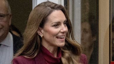 KEJT SE POJAVILA U JAVNOSTI, DAN PRED SVOJ 44. ROĐENDAN; Ovo odelo bi obukla svaka žena od stila! (FOTO)