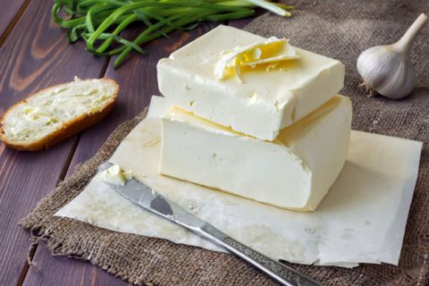 TRIK ISKUSNIH DOMAĆICA: Zašto se maslac prekriva čašom?