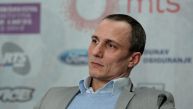 НАШ ГЛУМАЦ СЕ РАЗВЕО, ПА ЗА САМО 40 ДАНА ПОНОВО ОЖЕНИО: Супруга је 15 година млађа и тврди да му је променила живот