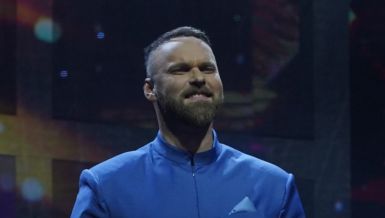 Danijelu Alibabiću gost na nastupu odgrizao uvo: Pevač ga tužio, a on tvrdio da se ničega ne seća - \