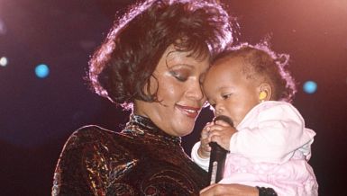 ДЕТАЉИ ОБДУКЦИЈЕ ОБЈАВЉЕНИ ТЕК 2020. ГОДНЕ, ПОРОДИЦА НИЈЕ МОГЛА ДА ПОВЕРУЈЕ: Витни Хјустон је узела девет различиитх врста дроге у ноћи када је умрла!