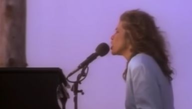СЛАВНА ПЕВАЧИЦА ИМА ТЕШКУ БОЛЕСТ: \