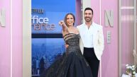 DžENIFER LOPEZ U ZAGRLJAJU MLAĐEG KOLEGE: Glumica došla na premijeru svoje nove romantične komedije i ostavila bez teksta (FOTO)