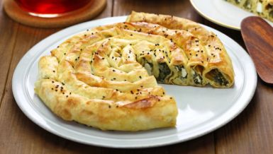 RECEPT ZA GRČKU PITU SA SPANAĆEM: Brz, jednostavan i preukusan recept koji će vas oduševiti