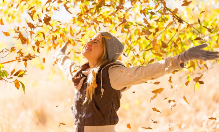 1792586487_autumn-leaves-falling-on-happy-Depositphotos_50627949_S.jpg