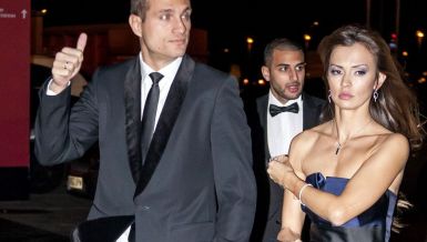 ANA JE SA NEMANJOM VIIDIĆEM U BRAKU PREKO DVE DECENIJE I UVEK JE TU ZA NJEGA: Na dan venčanja potpisala je skandalozan ugovor! (FOTO)