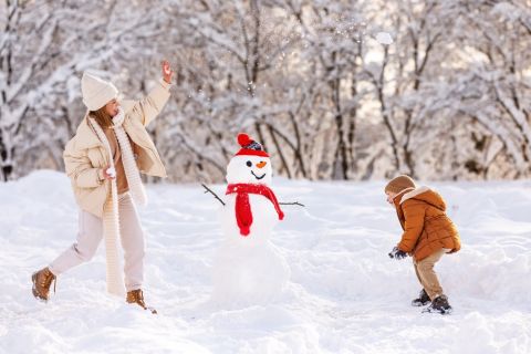 Pet razloga zbog kojih bi deca trebalo da se igraju na snegu: Nema veze jer je hladno 