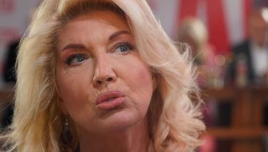 SUZANI MANČIĆ ZAPALILI AUTO: \