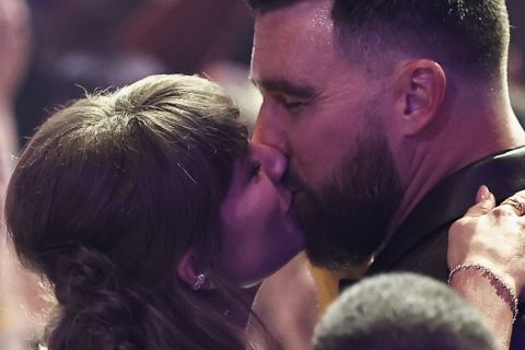 Tejlor Svift će na venčanju nositi venčanicu inspirisanu jednom od najpoznatijih u Holivudu: Stara 76 godina, nosila ju je jedna jedina - Elizabet Tejlor! (FOTO)