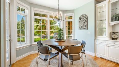 КАКО ЋЕМО УРЕЂИВАТИ ТРПЕЗАРИЈЕ ОД 2026. ГОДИНЕ? Дизјанери кажу да 4 тренда долазе и ту остају