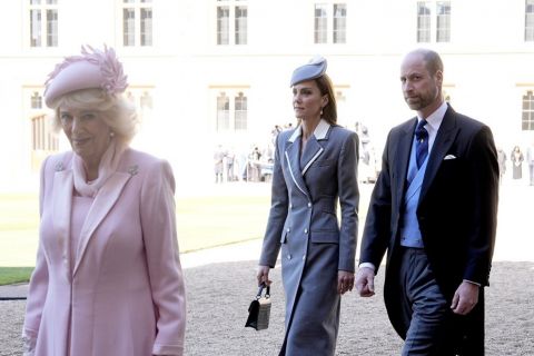 KEJT MIDLTON PRIŠLA KAMILI I PONOVO JU JE PONIZILA KAO NIKO: Svet gleda kako se pozdravila sa kraljevom suprugom i svi se čude