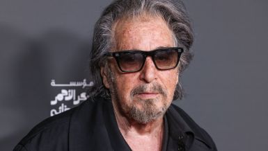 SAČEKAO JE DA LJUBAV NJEGOVOG ŽIVOTA UMRE, PA SE OŽENIO? Glumac nosi prsten na levoj ruci i ne trudi se da ga sakrije! (FOTO)