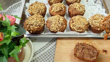 РЕЦЕПТ ЗА МАФИНЕ СА ЈАБУКАМА И ГРИЗОМ: Припрема је брза и лака, а укус невероватан (ВИДЕО)