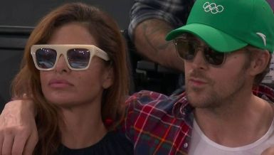 РАЈАН ГОСЛИНГ И ЕВА МЕНДЕС ЗАЈЕДНО У ЈАВНОСТИ НАКОН 13 ГОДИНА: Најтајанственији брачни пар се коначно појавио на истом месту (ВИДЕО)