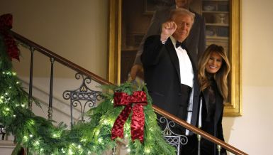 MELANIJA I DONALD OBJAVILI BOŽIĆNU FOTOGRAFIJU: \