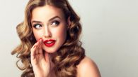 НОВОГОДИШЊИ ГЛАМУР: Сјај, драма и црвени кармин - трендови шминкања за дочек 2026. године 