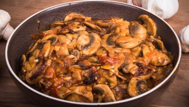 РЕЦЕПТ ЗА ПОСНИ ГУЛАШ НА ВОДИ: Преукусно јело које се спрема само 40 минута