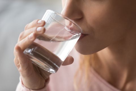 Unos tečnosti i apetit: Kako voda utiče na smanjenje kilograma? 