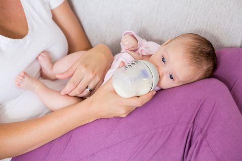Koliko beba treba da jede po mesecima? Evo šta kažu stručnjaci