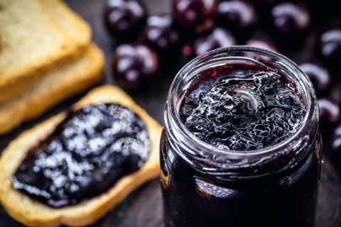 RECEPT ZA DŽEM OD CRNOG GROŽĐA: Daće poseban ukus palačinkama i kolačima 