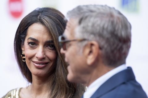 EKSKLUZIVNA VEČERA NA JEZERU KOMO: Džordž i Amal Kluni otvorili vrata svoje istorijske vile! (FOTO)