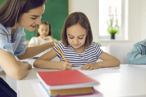 DA LI ĆE DETE PISATI LEVOM ILI DESNOM RUKOM? Evo od čega sve to zavisi