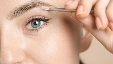 ШМИНКЕРИ КАЖУ ДА НАМ ОВЕ ГРЕШКЕ СА ОБРВАМА ДОДАЈУ ГОДИНЕ: Које трендове треба да заобилазимо?