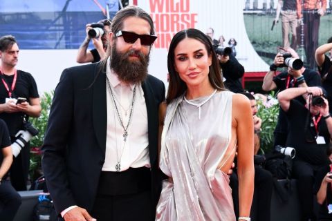 TAMARA KALINIĆ SE POJAVILA SA SVOJIM MUŽEM NA FESTIVALU U VENECIJI: Lepa Srpkinja nikad nije bila ovoliko zavodljiva (FOTO)