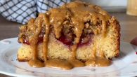 KRAMBL OD ŠLJIVA OSVAJA NA PRVI ZALOGAJ: Brz, jednostavan i savršen za hladne jesenje dane (RECEPT)