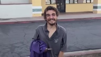 JAVNOST SE POTRESLA KADA JE VIDELA KAKO DANAS IZGLEDA DEČAK KOJI JE BIO VELIKA ZVEZDA: Glumac iz čuvene serije pronađen na ulici u teškom stanju!