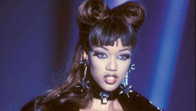 ЗВАЛИ СУ ЈЕ РУЖНО ПАЧЕ АЛИ НИЈЕ ОДУСТАЛА ДОК НИЈЕ ОСВОЈИЛА МОДНИ СВЕТ: Отишла у пензију са 32. године, направила милионе вређајући жене! 