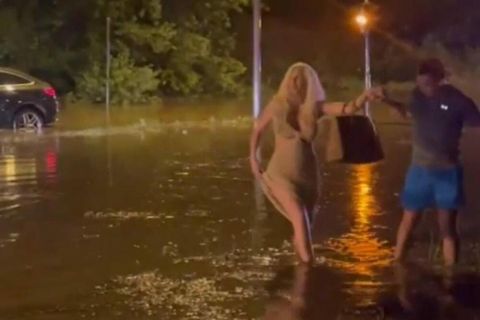 Nakon vesti o razvodu, doživela još jedan PEH: Jelenu Karleušu spasavali iz potopljenog automobila - "Ovo mi je najgori dan u životu" (FOTO/VIDEO)