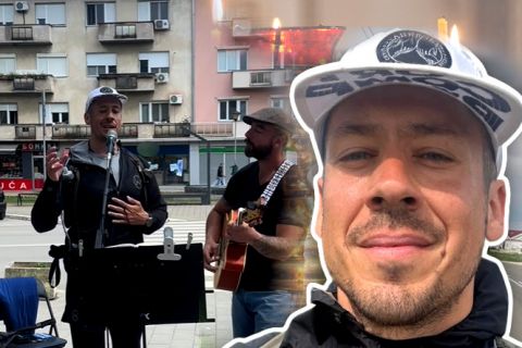 "PUT JE UVEK RADOSNIJI UZ PESMU": Nikola Rokvić sa uličnim sviračem zapevao jednu od naših najlepših balada (VIDEO)