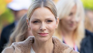 OVAKO IZGLEDA PRINCEZA ŠARLIN KADA IZAĐE NA KRATKO IZ ULOGE PRINCEZE: Opušteno izdanjе zbog kojeg kažu da je \