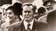 КОЛИКО ЈЕ ЗАИСТА ТИТО БИО ВИСОК: Увек је радио једну ствар када се руковао да би то прикрио