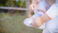 Do koliko meseci beba nikako NE TREBA da nosi obuću? Stopala su tada posebno osetljiva 