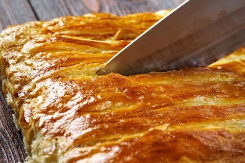Tajne iskusnih pekara: Preliv za pitu koji će je učiniti još sočnijom i ukusnijom (RECEPT)