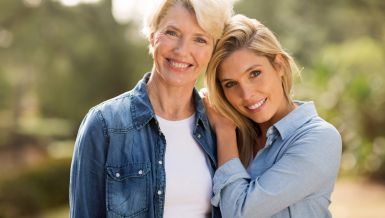 РЕШАВАЈУ ВАШЕ ПРОБЛЕМЕ, ИМАЈУ КОНТРОЛУ: 8 знакова који указују да вам родитељи превише помажу