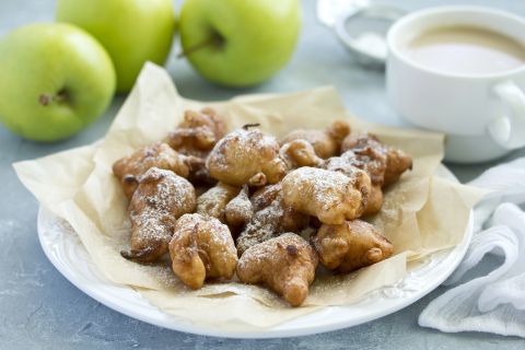 SLATKI UŠTIPCI SA JABUKAMA: Gotovi za čas, a toliko su ukusni da nestaju sa stola za 5 minuta (RECEPT)