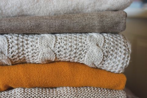 Skupio vam se omiljeni džemper nakon pranja? Uz pomoć ovog trika vratićete ga u PRVOBITNO STANJE