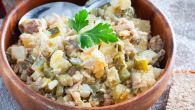 KINESKA SALATA JE NEŠTO ŠTO MORA DA SE NAĐE NA SLAVSKOM STOLU:  Kremasti prilog koji ide uz svako jelo! (RECEPT)