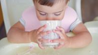 KADA DECA MOGU DA POČNU DA PIJU JOGURT? Ovo su preporuke stručnjaka 