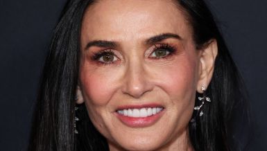 IMA 63. GODINE I KOSU KAO DEVOJČICA: Sad znamo kako je Demi Mur neguje i to ne može svako