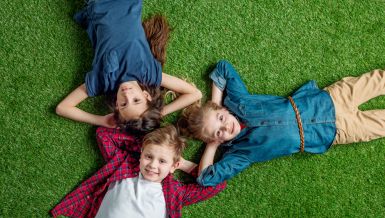 9 ЗНАКОВА ДА СТЕ КАО ДЕТЕ БИЛИ РАЗМАЖЕНИ: Ево како се испољава код одраслих 