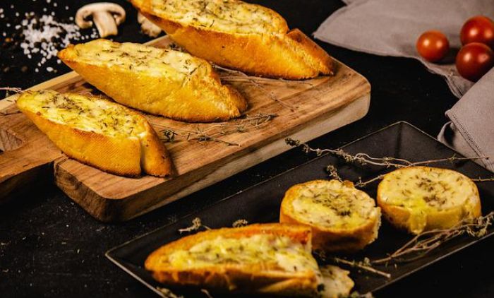 1654173725_garlic-bread-gdc4824e0c_640.jpg