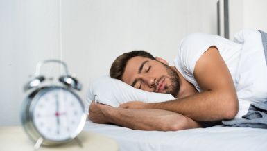 КАКО ГОДИШЊА ДОБА ДЕЛУЈУ НА САН? Ево зашто током пролећа спавамо мање 